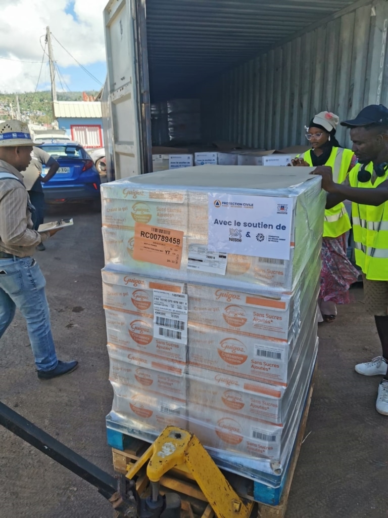 Protection Civile Distribution lait pour bébé à Mayotte avril 2025